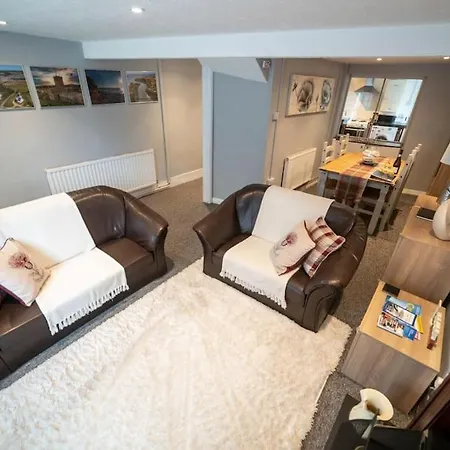 2 Bed Sleeps 4 Central Haverfordwest Town House Exterior photo