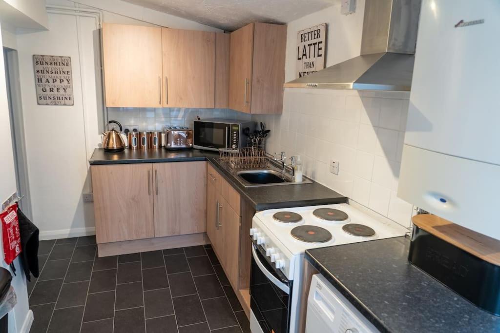2 Bed Sleeps 4 Town House *