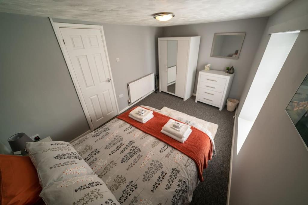2 Bed Sleeps 4 Town House Haverfordwest