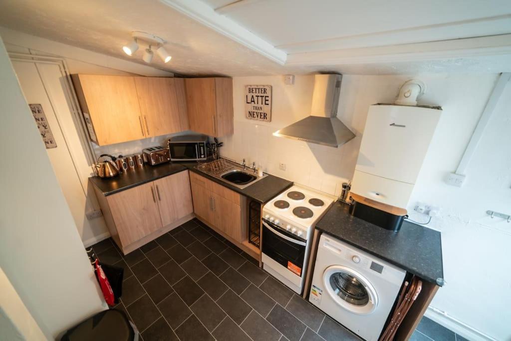 2 Bed Sleeps 4 Town House Holiday home Haverfordwest