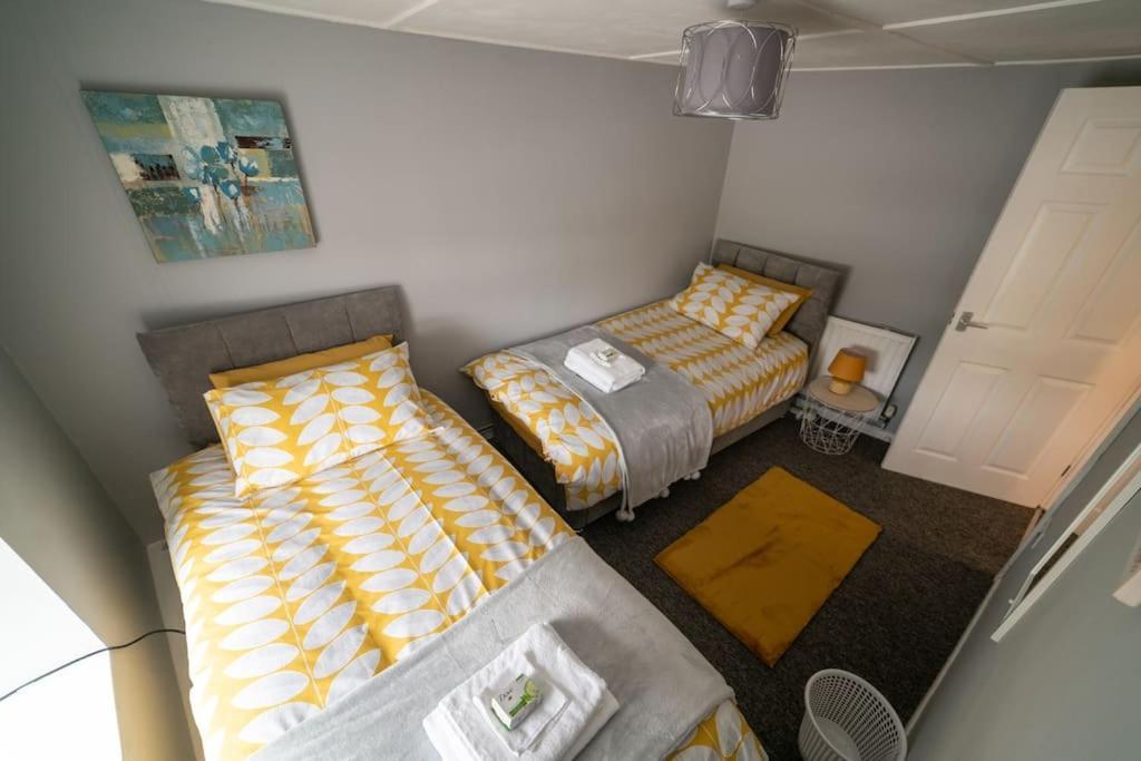 2 Bed Sleeps 4 Town House Holiday home
